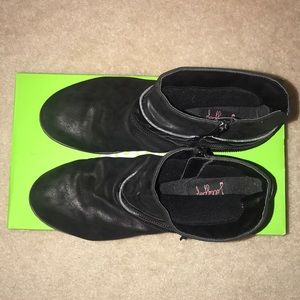 Black ankle booties!